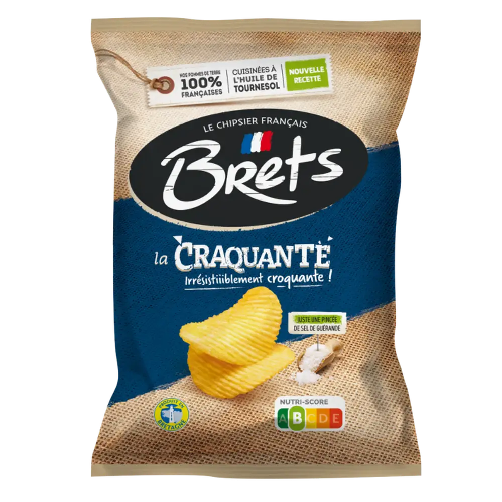 Un paquet bleu et brun sur fond blanc avec 2 chips et du sel